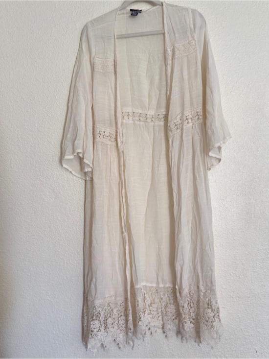 Rue21 Sweaters - Rue21  lace Kimono duster